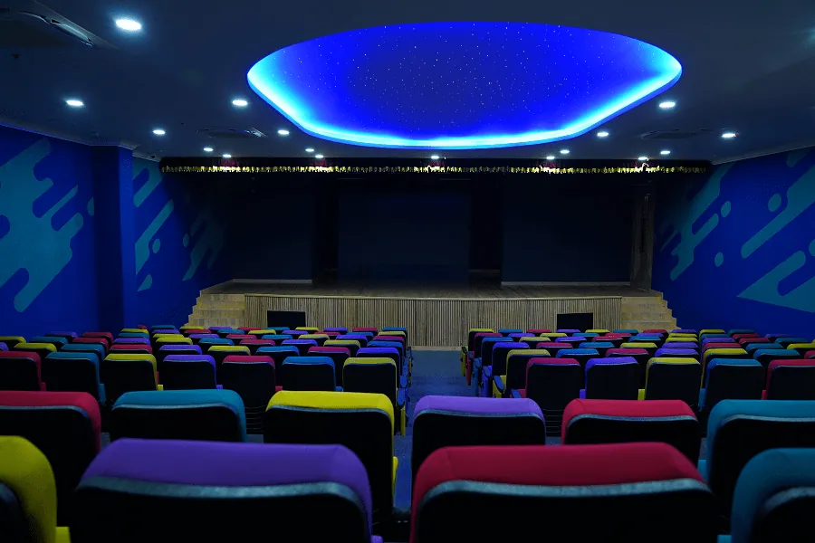 A V Room at New Horizon International School — photograph 8