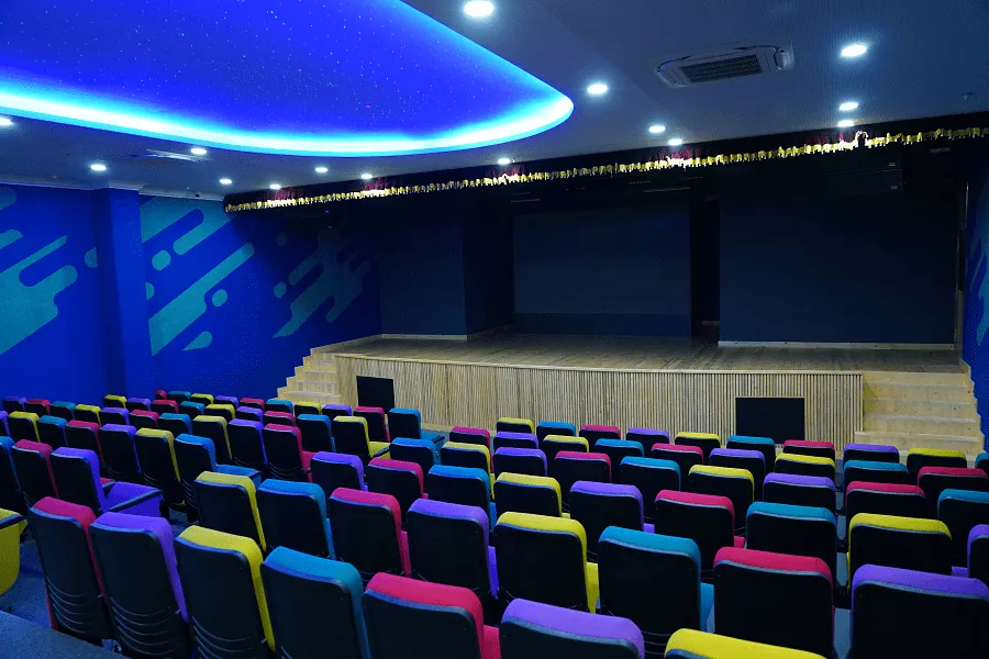 A V Room at New Horizon International School — photograph 10