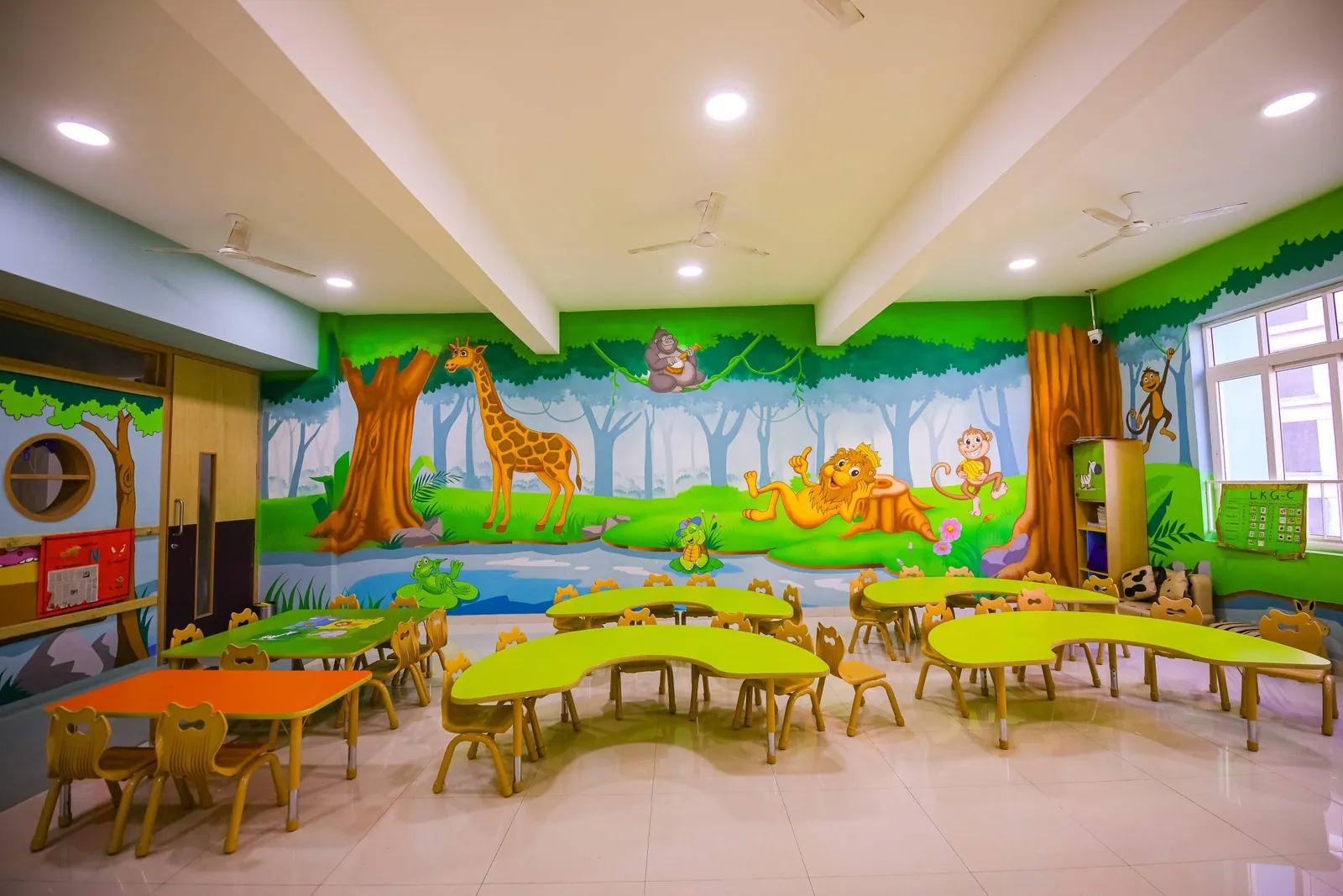 Class Rooms with Furniture at New Horizon International School — photograph 11